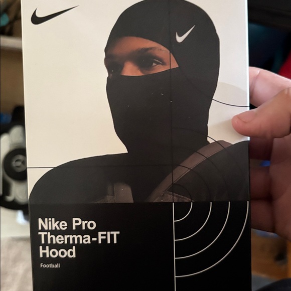 Nike Black Therma-FIT Hood - Picture 1 of 2